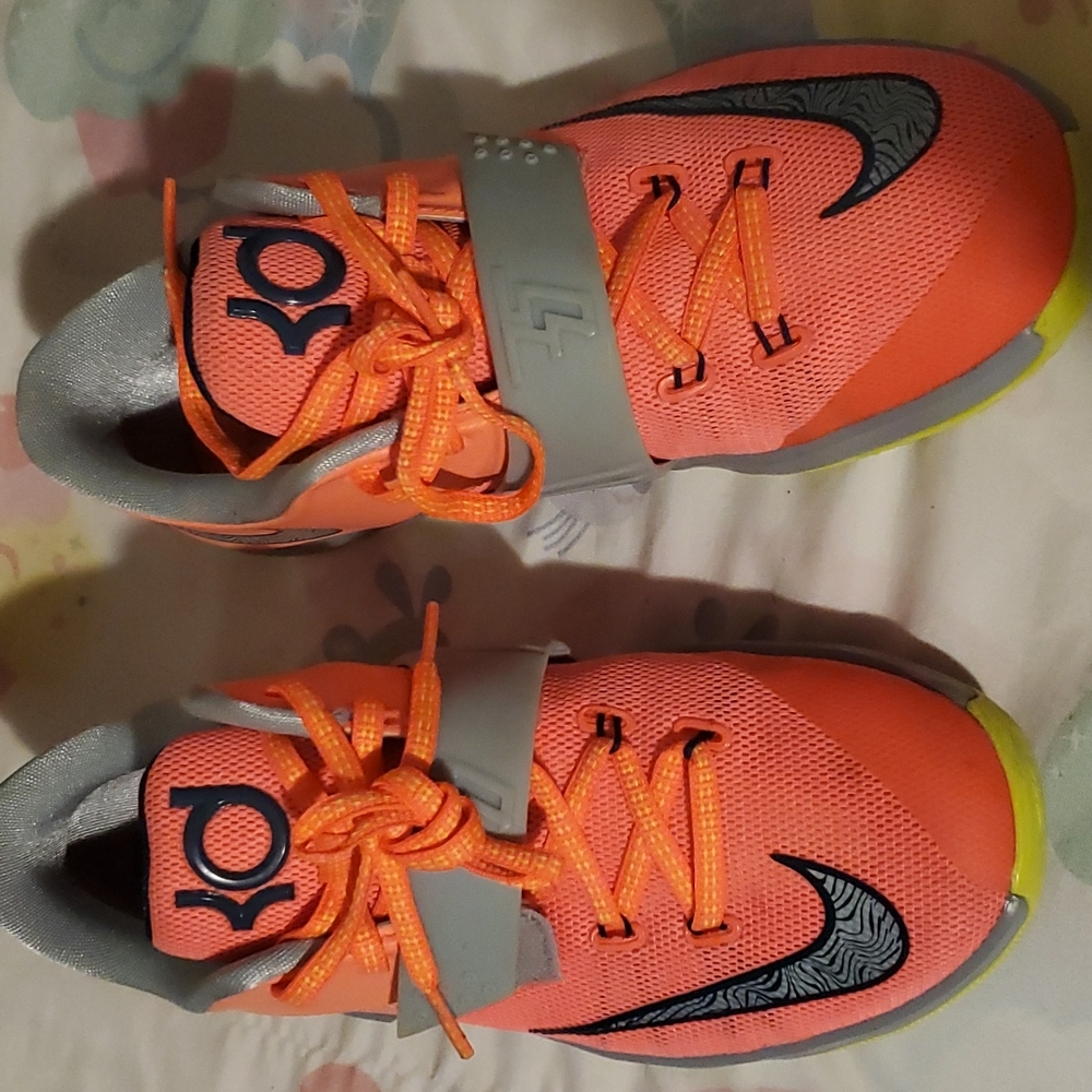 Nike sneakers,size 3Y